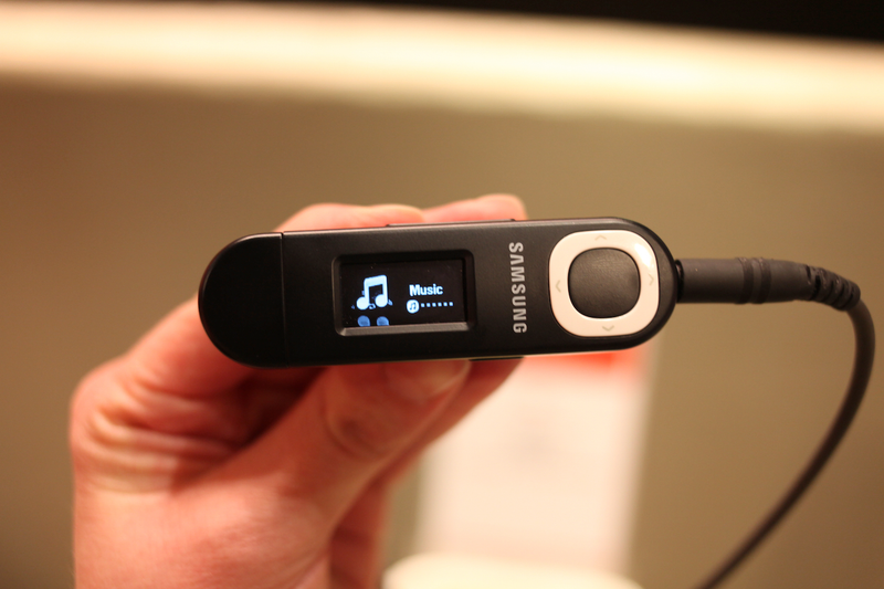 Illustration for article titled Video Hands On: Samsung's New Q2 and U5 MP3 Players